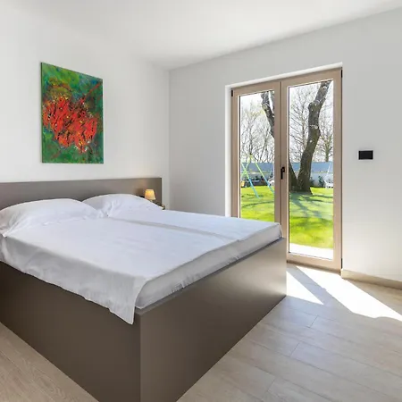 Luxurious In בית נופש Nedeščina