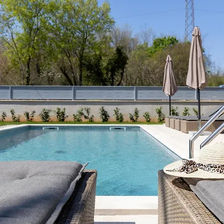 Casa de Férias Luxurious In Nedeščina