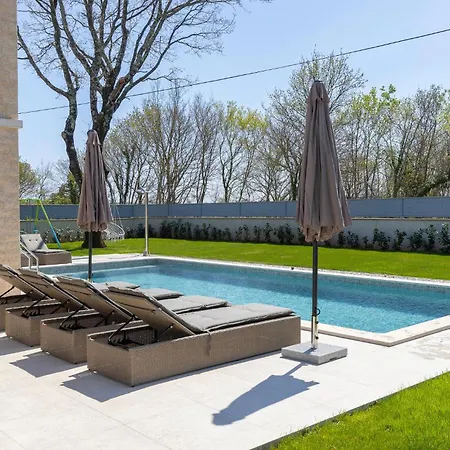 Luxurious In Casa de Férias Nedeščina